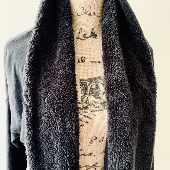 GapBody Cozy Yoga Sweater or Wrap With Faux Fur Trim - Picture 5 of 7